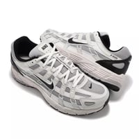 حذاء Nike V2K Run