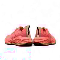 حذاء ASICS Novablast 4