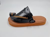 حذاء شرقي مطرز