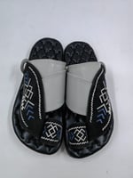 حذاء شرقي مطرز