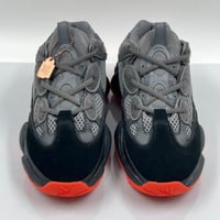 حذاء ييزي 500