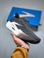 حذاء بروكس Brooks Hyperion Max 2