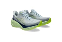 حذاء ASICS Novablast 4