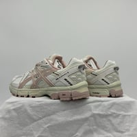 حذاء asics khan 8