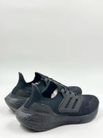 حذاء Adidas UltraBoost 22
