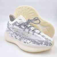 حذاء ييزي 380