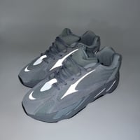 حذاء كاجوال 700