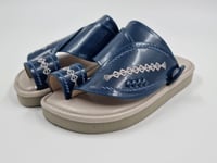 حذاء شرقي مطرز