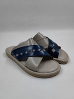 حذاء شرقي مطرز