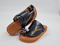 حذاء شرقي مطرز