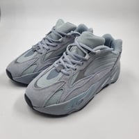 حذاء كاجوال 700