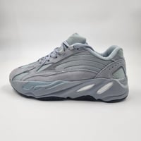 حذاء كاجوال 700