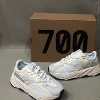 حذاء كاجوال 700