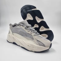 حذاء كاجوال 700