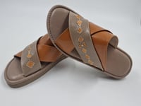 نعال شرقي مطرز