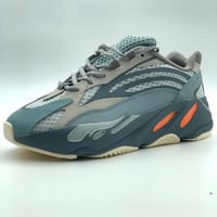 حذاء كاجوال 700