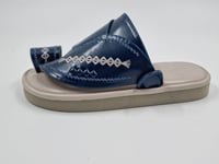 حذاء شرقي مطرز