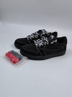 حذاء Nike Travis