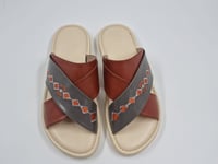 نعال شرقي مطرز