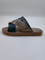 حذاء شرقي مطرز