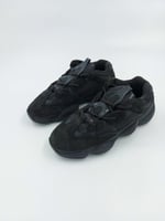 حذاء ييزي 500