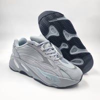 حذاء كاجوال 700