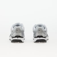 حذاء Nike V2K Run