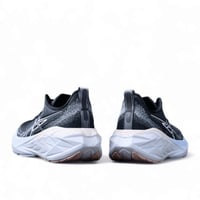 حذاء ASICS Novablast 4