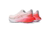 حذاء ASICS Novablast 4