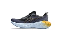 حذاء ASICS Novablast 4