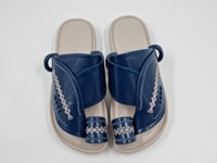 حذاء شرقي مطرز