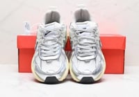 حذاء Nike V2K Run