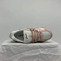 حذاء asics khan 8