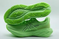 حذاء ASICS Novablast 4