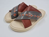 نعال شرقي مطرز