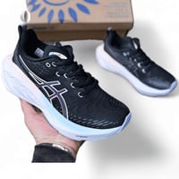 حذاء ASICS Novablast 4