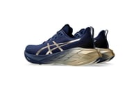 حذاء ASICS Novablast 4