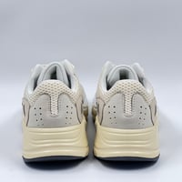 حذاء كاجوال 700