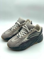 حذاء كاجوال 700