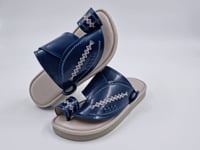 حذاء شرقي مطرز