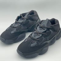 حذاء ييزي 500