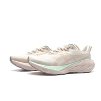 حذاء ASICS Novablast 4