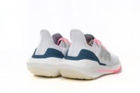 حذاء Adidas UltraBoost 22