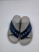 حذاء شرقي مطرز