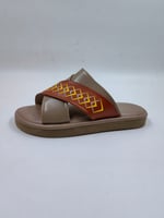 حذاء شرقي مطرز