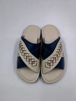 حذاء شرقي مطرز