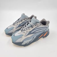 حذاء كاجوال 700