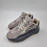 حذاء كاجوال 700