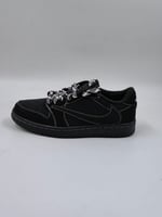 حذاء Nike Travis