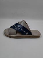 حذاء شرقي مطرز